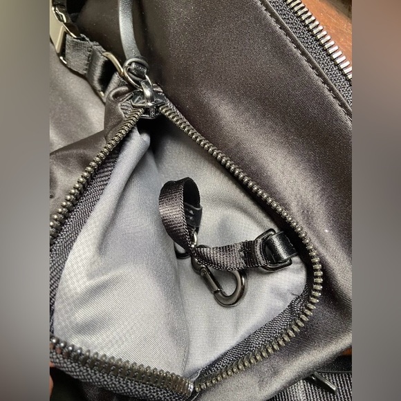 Tumi Hazel Crossbody Devoe Collection in Black with Gunmetal Hardware - Picture 6 of 11